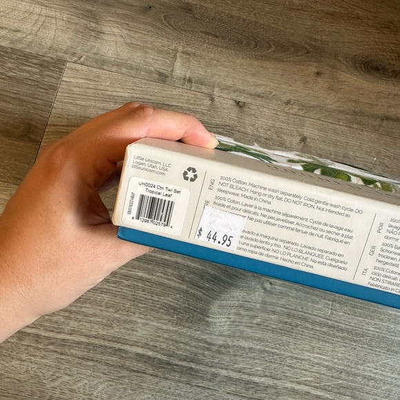 Little Unicorn Hooded Baby Towel + washcloth set - Picture 2 of 2